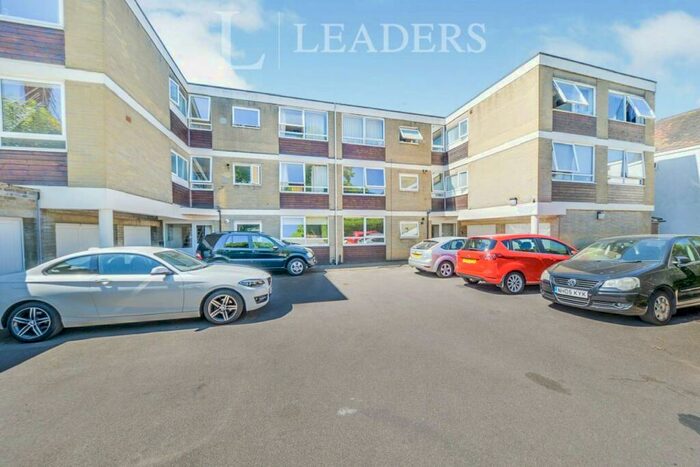 2 Bedroom Apartment To Rent In Grosvenor Road, AL1
