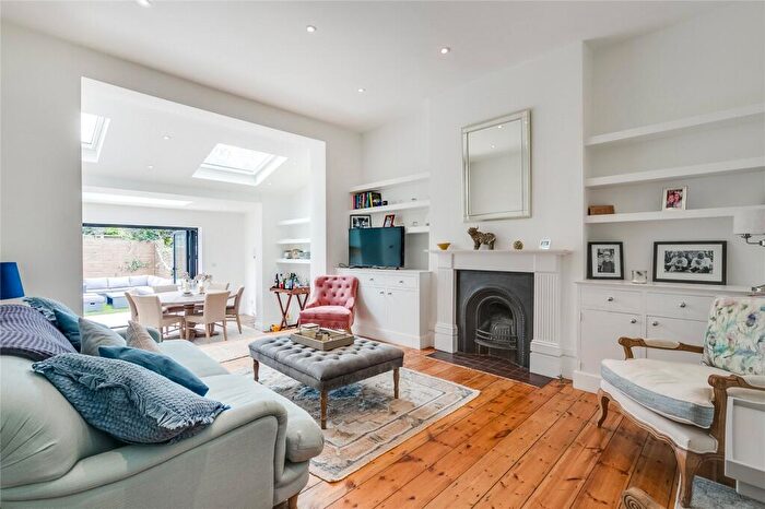2 Bedroom Apartment To Rent In Broomwood Road, SW11