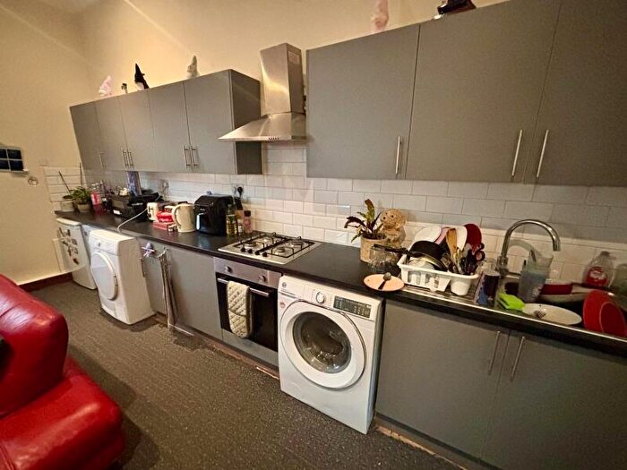 3 Bedroom Flat To Rent In Headingley Lane, Spring Bank House, Headingley, Leeds, LS6