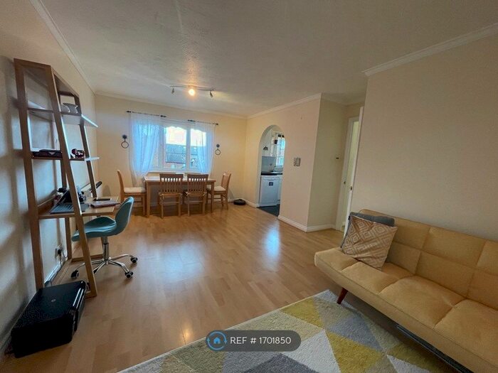 2 Bedroom Flat To Rent In Earlsfield, London, SW17