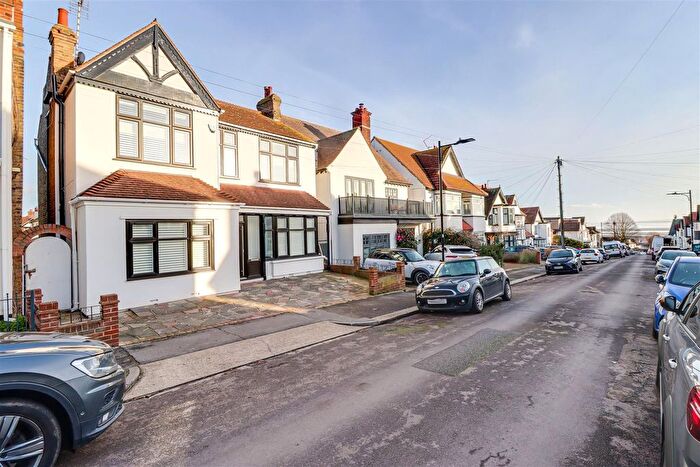 5 Bedroom Detached House For Sale In Cliff Road, Leigh-On-Sea, SS9