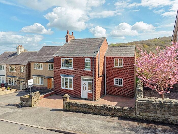 4 Bedroom Detached House For Sale In New Road, Holymoorside, S42