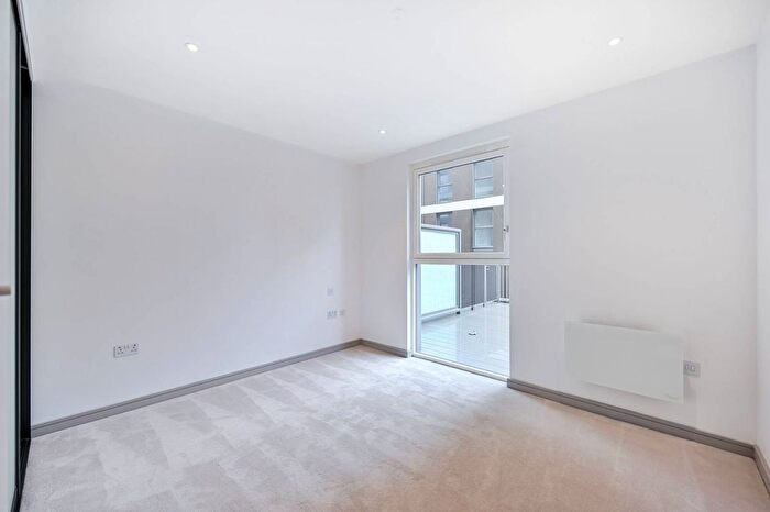 1 Bedroom Flat For Sale In Eden Grove, Staines, TW18