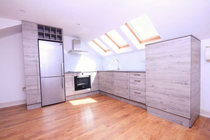 3 Bedroom Flat To Rent In Median Road, London, E5