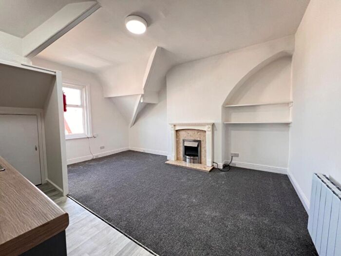 1 Bedroom Flat To Rent In Apt, Lake Road, FY8