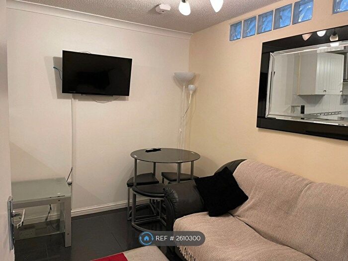 2 Bedroom Flat To Rent In Vesage Court, Holborn, London, EC1N