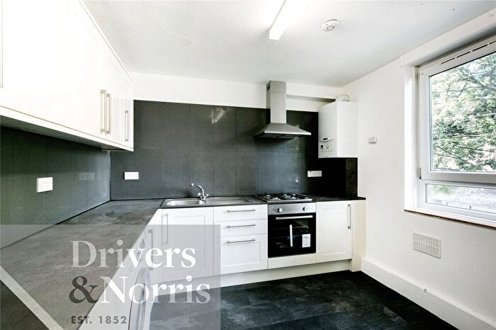 3 Bedroom Flat To Rent In Simmons House, Sussex Way, Holloway, London, N7