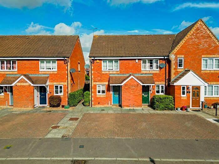 2 Bedroom End Of Terrace House For Sale In Bond Close, Aylesbury, HP21