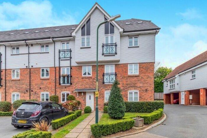 2 Bedroom Flat To Rent In Tilling Close, Maidstone, ME15