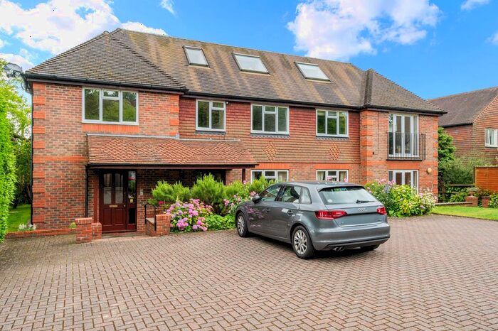 2 Bedroom Flat To Rent In Bluehouse Lane, Oxted, RH8