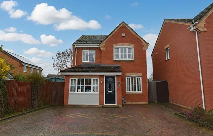 3 Bedroom Detached House For Sale In Lilac Grove, Biggleswade, SG18