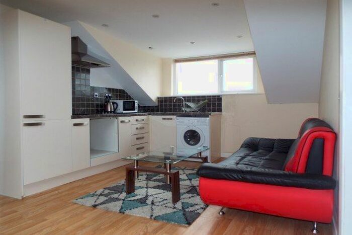 1 Bedroom Property To Rent In South Park Road, Caerdydd, CF24