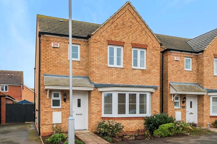 3 Bedroom Semi-Detached House To Rent In Ryder Way, Bedford, MK45