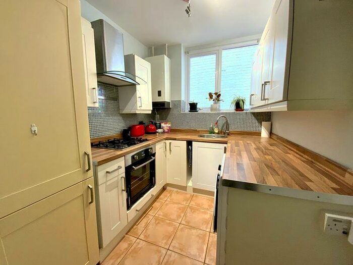 1 Bedroom Flat For Sale In B Christchurch Road, Pokesdown, Bournemouth, BH7