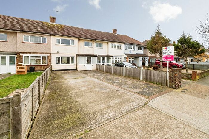 3 Bedroom Terraced House For Sale In Hood Road, Rainham, RM13