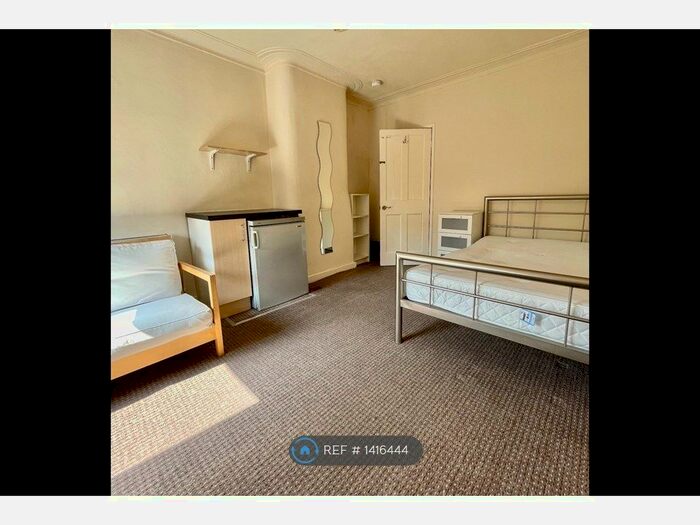 Studio To Rent In Hawksworth Grove, Leeds, LS5