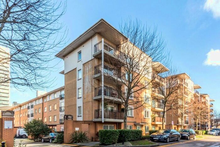 2 Bedroom Flat To Rent In Bridge Court, Newport Avenue, Canary Wharf, London, E14