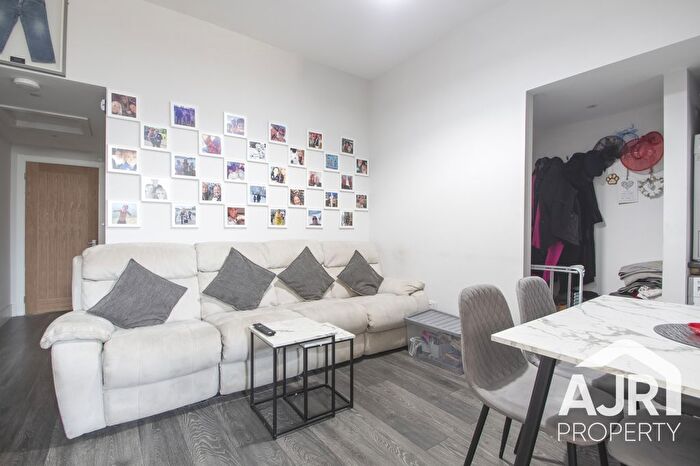 2 Bedroom Flat To Rent In Lingfield Crescent, London, SE9