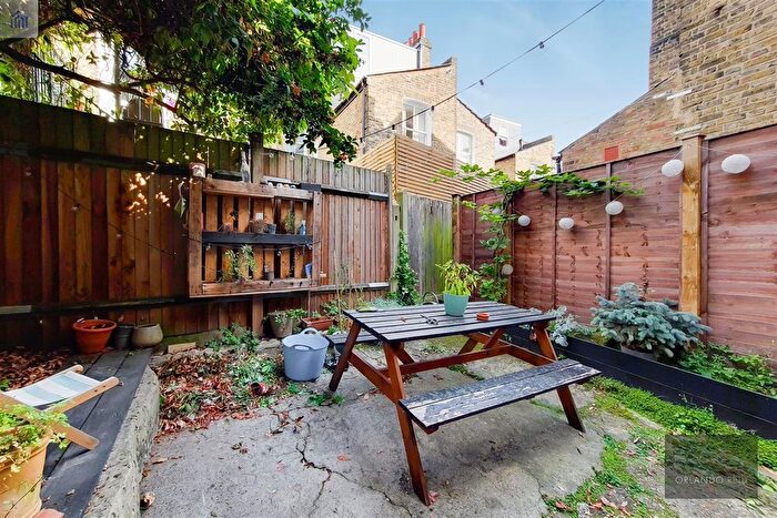 1 Bedroom Flat To Rent In Jedburgh Street, Battersea, SW11