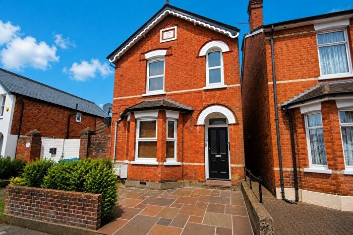1 Bedroom Flat To Rent In Addlestone, Surrey, KT15