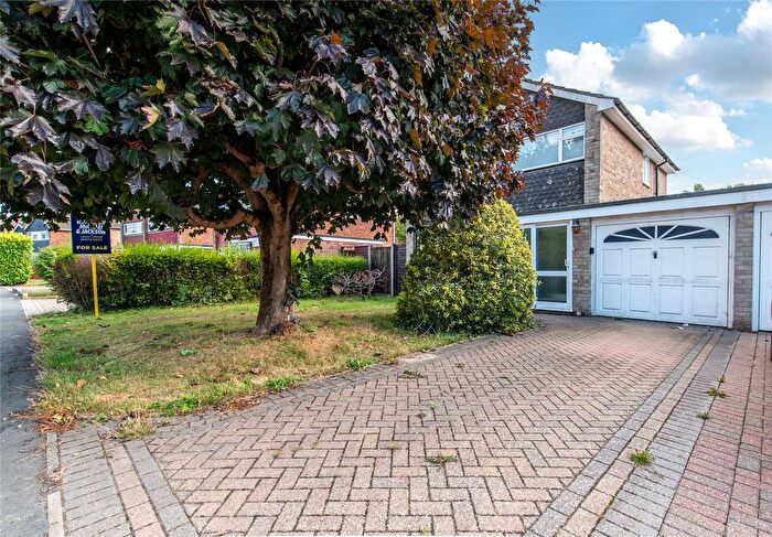 3 Bedroom Link Detached House For Sale In Shearwater, New Barn, Kent, DA3
