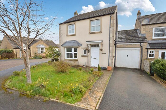 3 Bedroom Detached House For Sale In Dale Grove, Leyburn, DL8