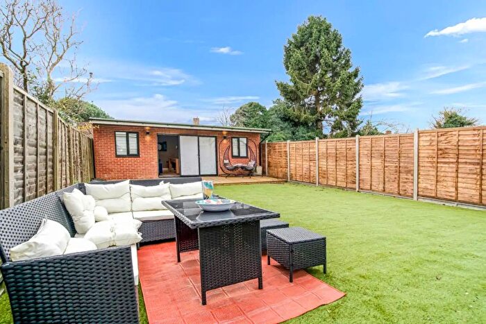 4 Bedroom Flat To Rent In Clammas Way, Uxbridge, An, UB8