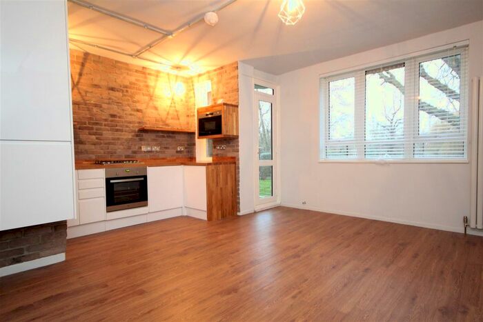 1 Bedroom Flat To Rent In Sewardstone Road, Bethnal Green, E2