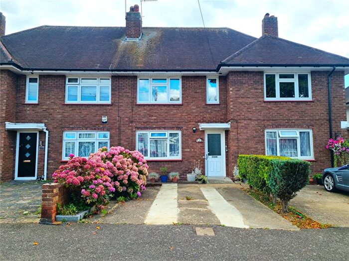 2 Bedroom Flat For Sale In Chase Cross Road, Romford, RM5