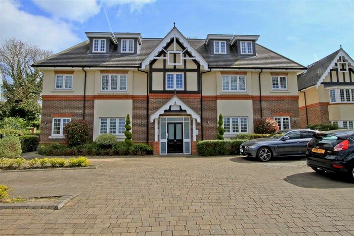 2 Bedroom Flat To Rent In Douglas Court, Vine Lane, Hillingdon, UB10