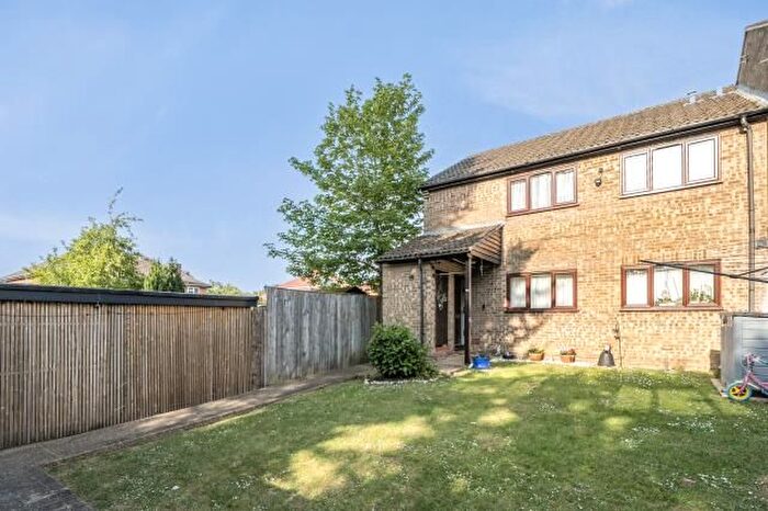 2 Bedroom Maisonette For Sale In Birinus Close, High Wycombe, HP12