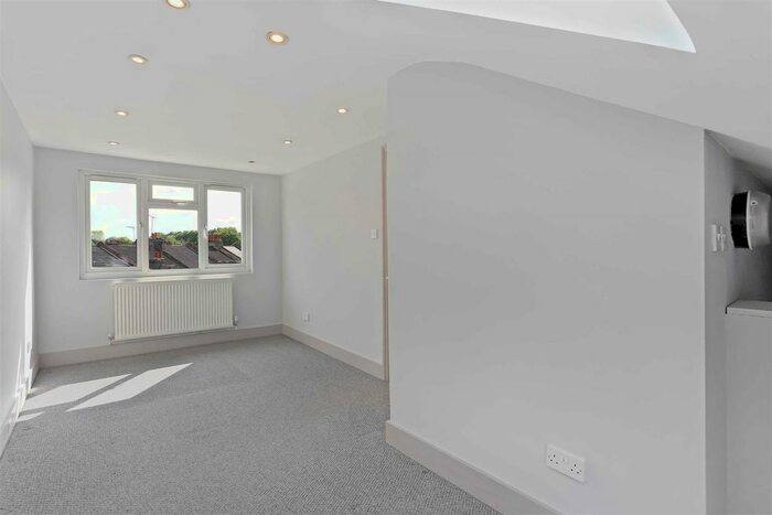 2 Bedroom Maisonette To Rent In Stayton Road, Sutton, SM1