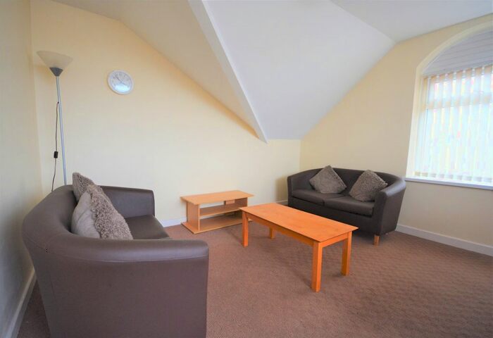 4 Bedroom Flat To Rent In Phillips Parade, Brynmill, Swansea, SA1