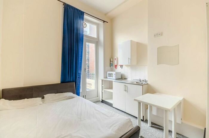 Studio To Rent In Barons Court, Barons Court, London, W14