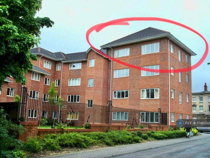 2 Bedroom Flat To Rent In Kings Oak Court, Reading, RG1