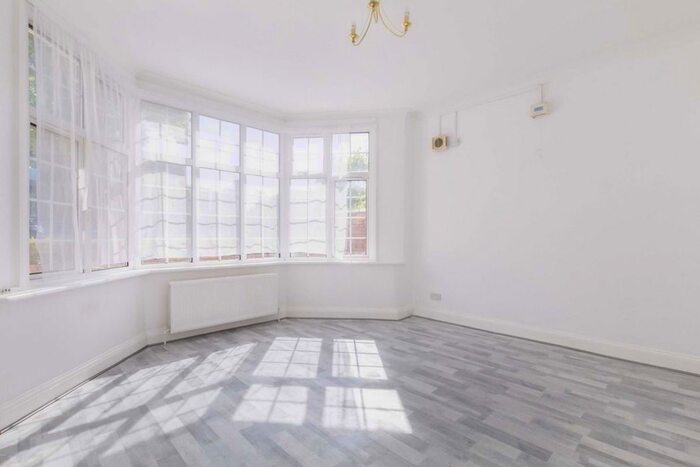 1 Bedroom Flat To Rent In Hodford Road, London, NW11