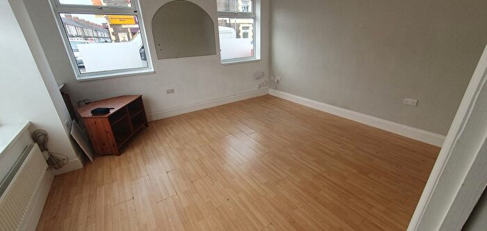 2 Bedroom Property To Rent In Cottrell Road, Roath, Cardiff, CF24