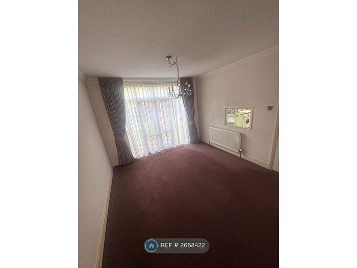 4 Bedroom Semi Detached House To Rent In Kenwood Gardens, Ilford, IG2