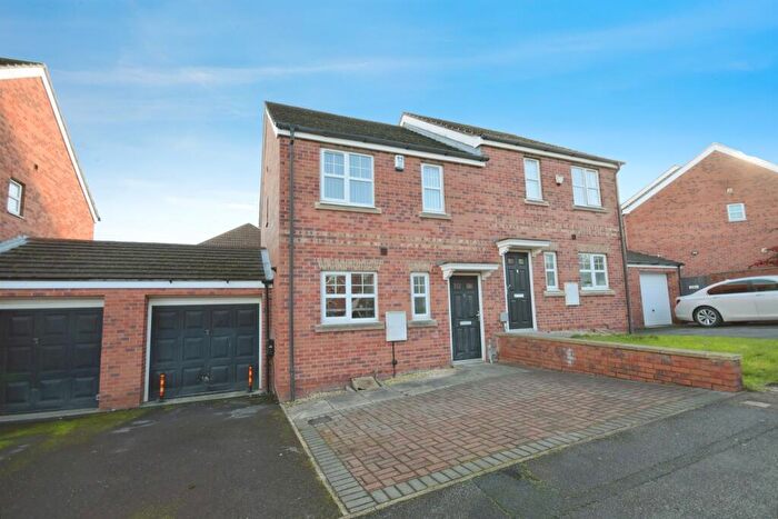 3 Bedroom Semi Detached House For Sale In Stonefont Grove, Grimethorpe, Barnsley, S72