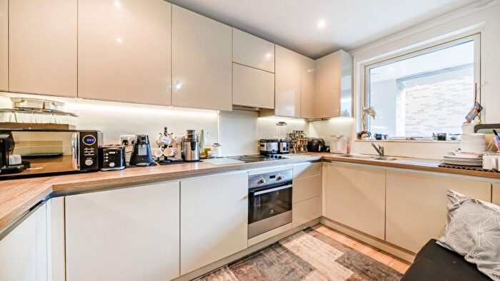 2 Bedroom Flat For Sale In Albright Court, Mast Street, Barking, IG11