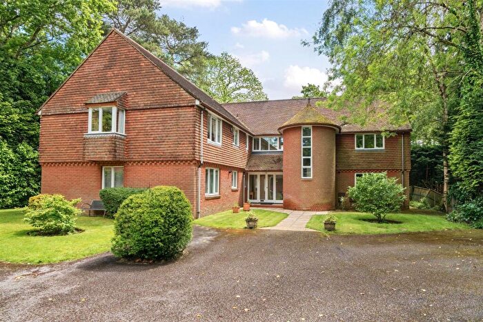 2 Bedroom Flat To Rent In Grayswood Road, Haslemere, GU27