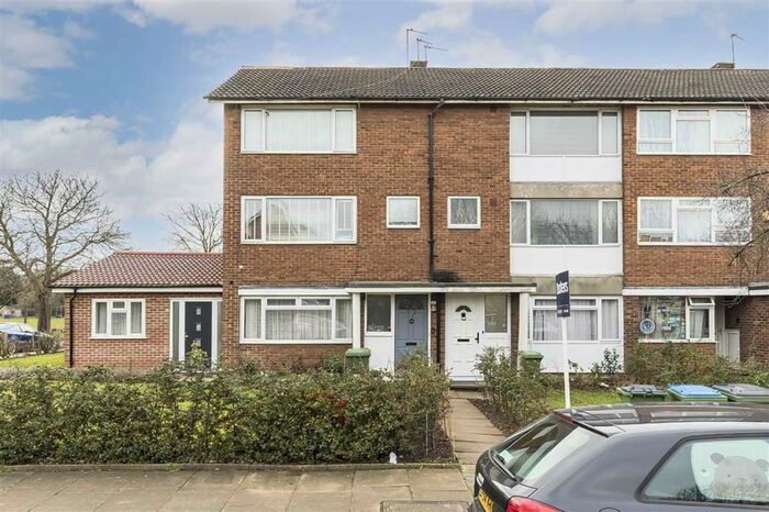 2 Bedroom Maisonette To Rent In Lyme Farm Road, London, SE12