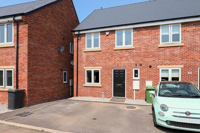 4 Bedroom Town House To Rent In King Street Gardens, Brimington S43