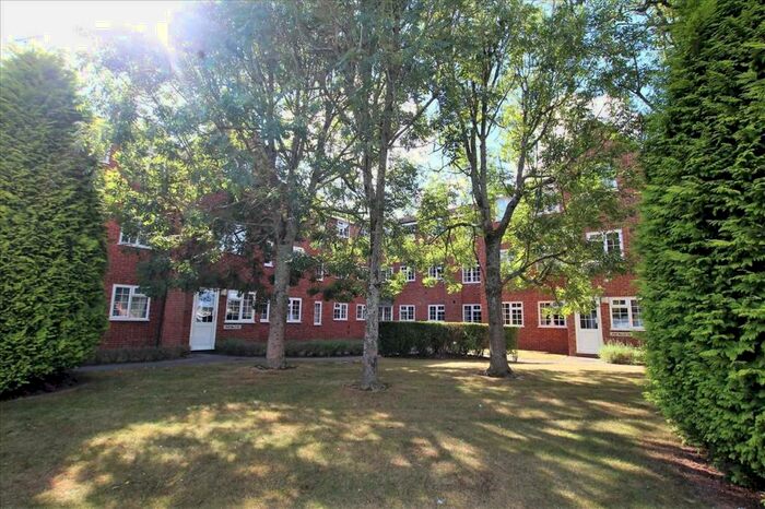 2 Bedroom Apartment To Rent In Ravenscroft Court, North Parade, Horsham, RH12