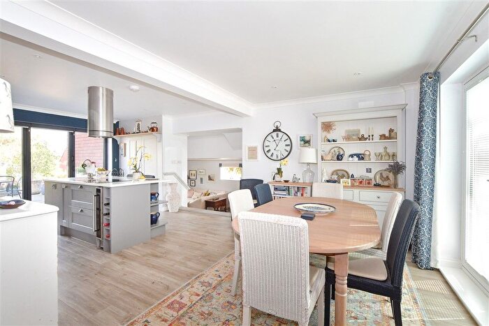 5 Bedroom Detached House For Sale In North Mead, Petworth, West Sussex, GU28