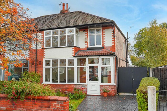 3 Bedroom Semi-Detached House For Sale In Brantingham Road, Chorlton, M21