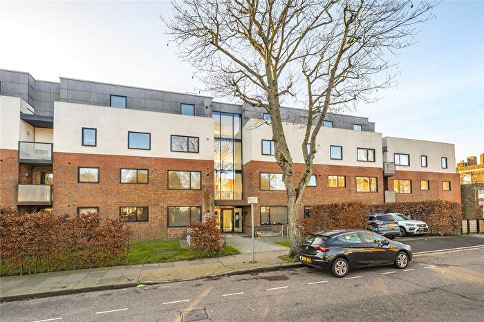 2 Bedroom Flat For Sale In Lingfield Crescent, Eltham, London, SE9