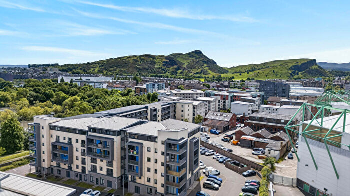 2 Bedroom Flat For Sale In West Kilnacre, Edinburgh, EH7