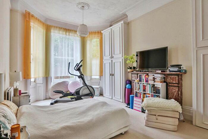 3 Bedroom Flat For Sale In Wimborne Road, Bournemouth, Dorset, BH2