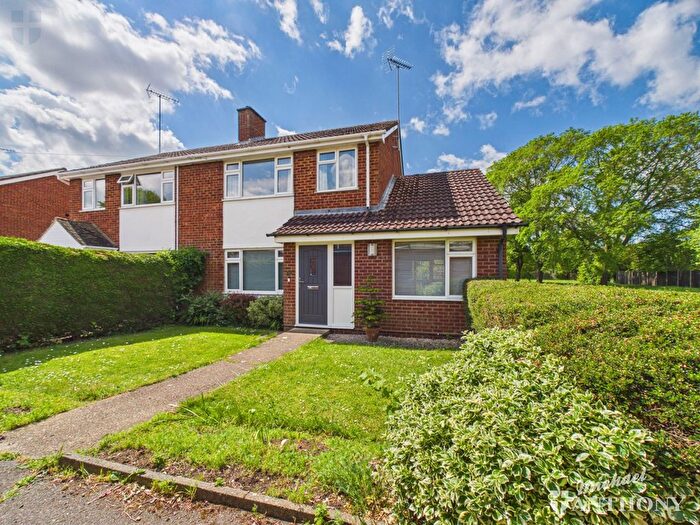 3 Bedroom Semi-Detached House For Sale In Midhurst Close, Aylesbury, HP21